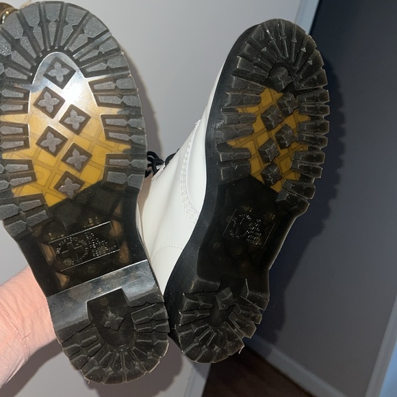 Dr. Martens Smooth Leather Lace Up Boots Women’s Size 8/Mens size 7 - Picture 8 of 8